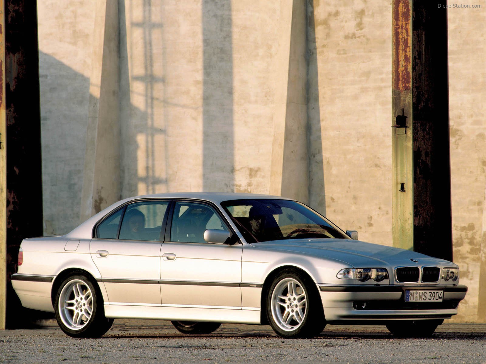 BMW 7 Series (1994)
